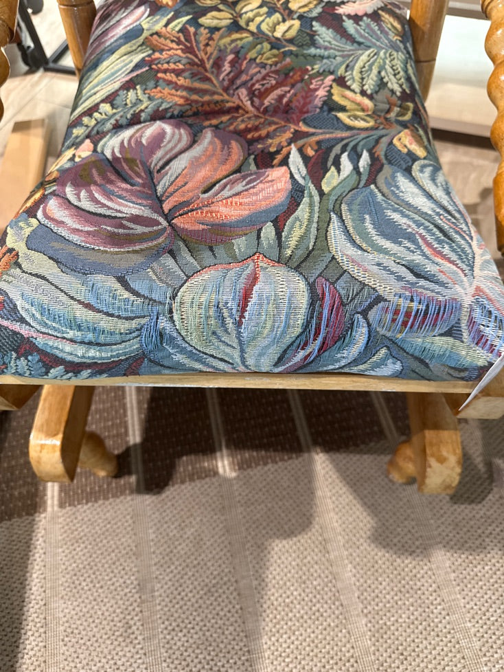Gyngestol m. Blomstret mønster